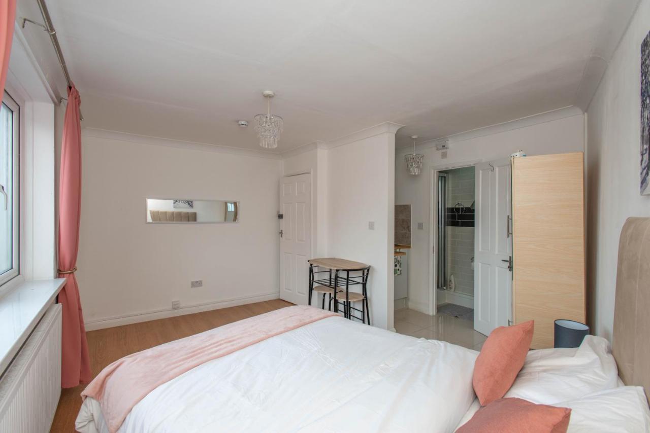 Modern Apartments In Bromley, Greater London Near Tesco And Sundridge Park Station Exterior foto