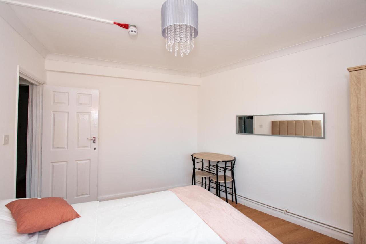 Modern Apartments In Bromley, Greater London Near Tesco And Sundridge Park Station Exterior foto